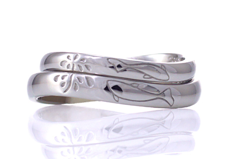 花火と魚をデザインしたオーダーメイド結婚指輪