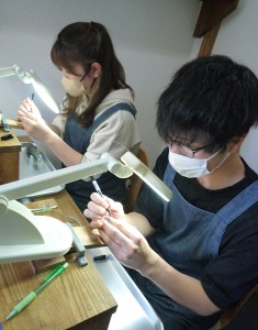 自分たちで結婚指輪を制作