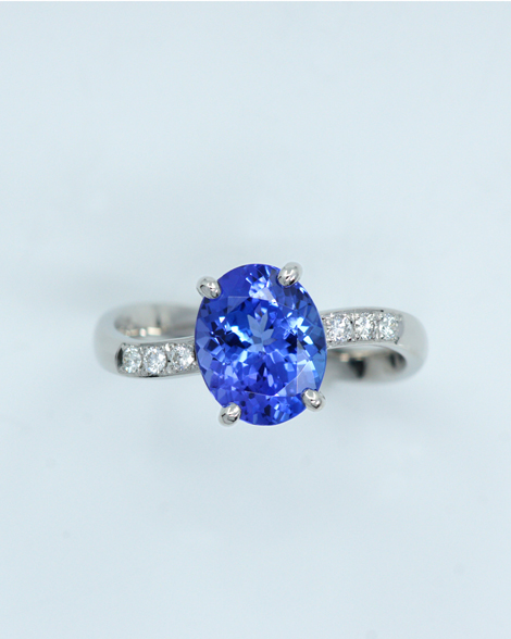 プラチナ製　大粒タンザナイトリングを制作させていただきました✨