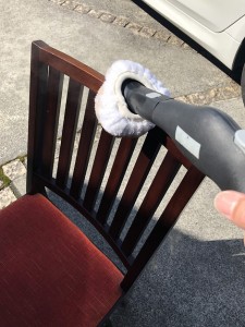 椅子を洗う