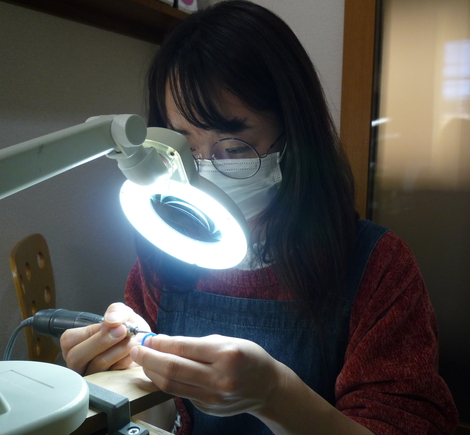 自分たちで制作する結婚指輪