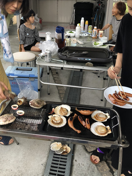 家でBBQを楽しむ