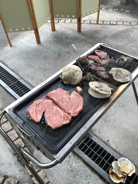 家でBBQを楽しむ