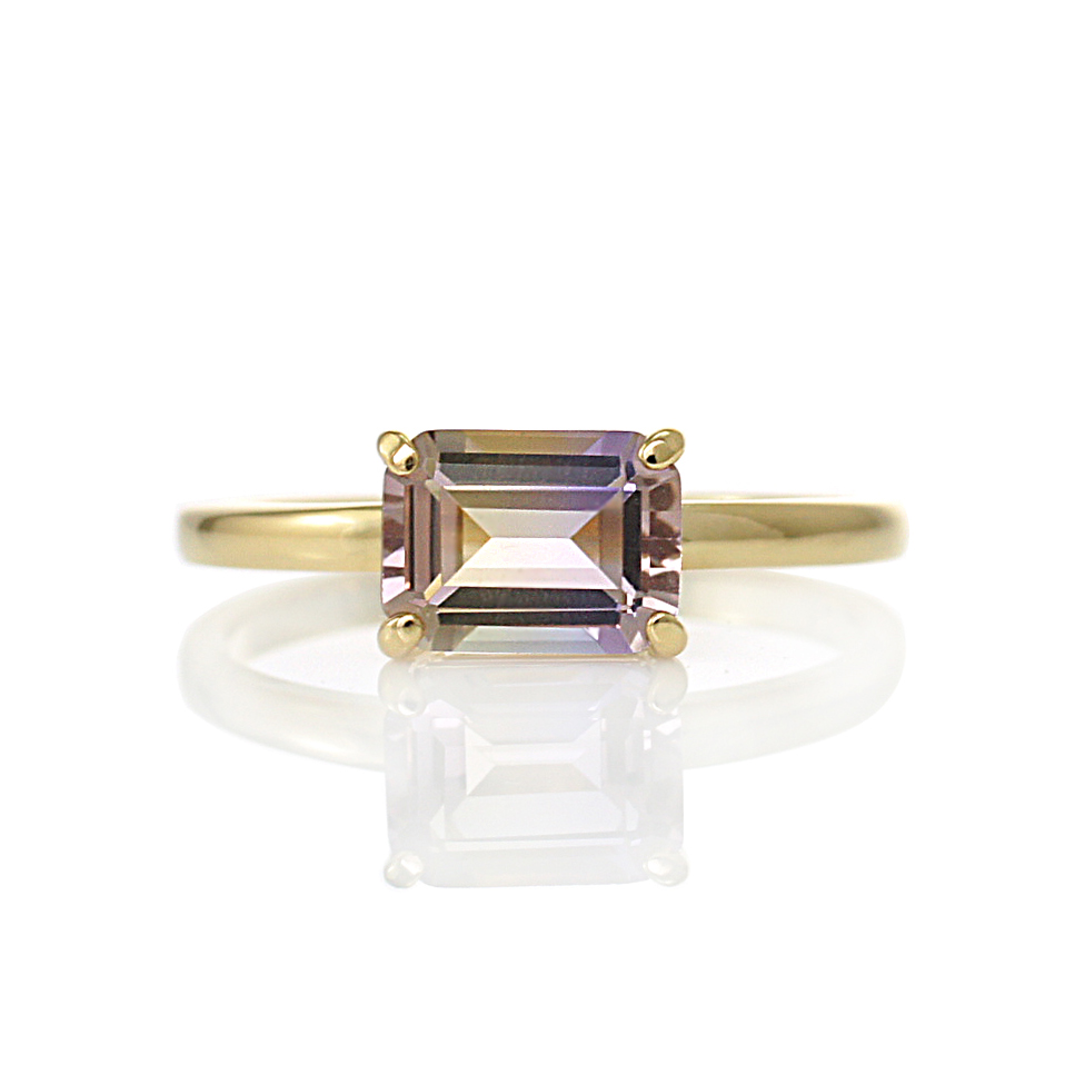 バイカラーの宝石“アメトリン”を留めたリング(r930)