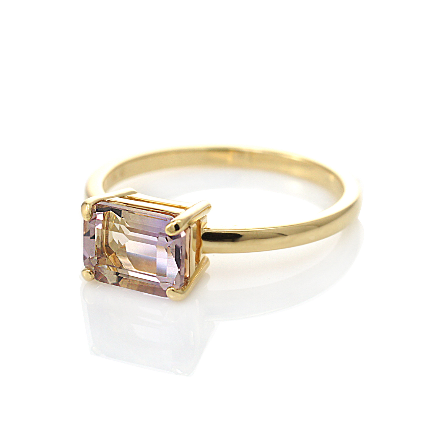 バイカラーの宝石“アメトリン”を留めたリング(r930)