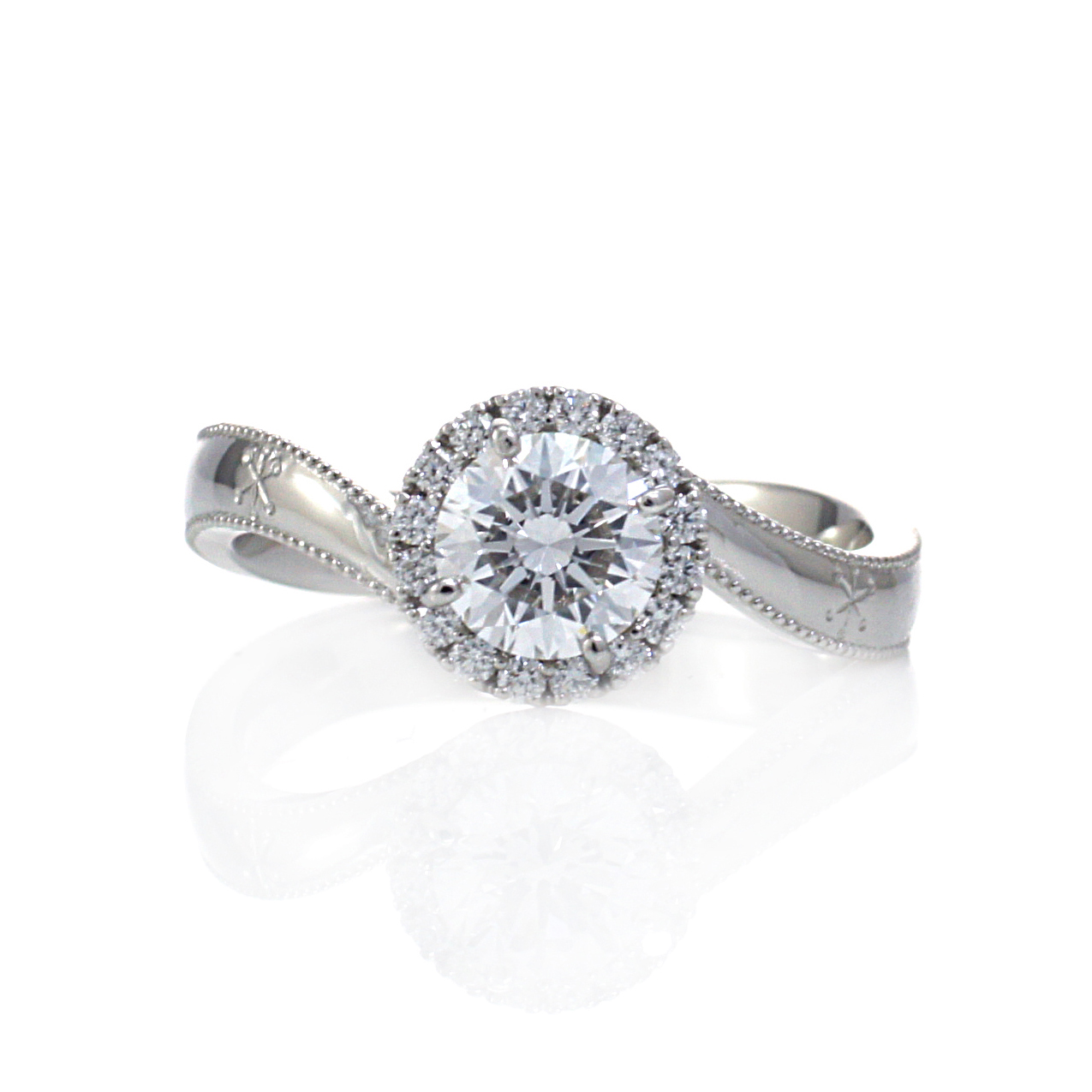 ダイヤの輝きが華やかで美しいオーダーメイドリング(r931)