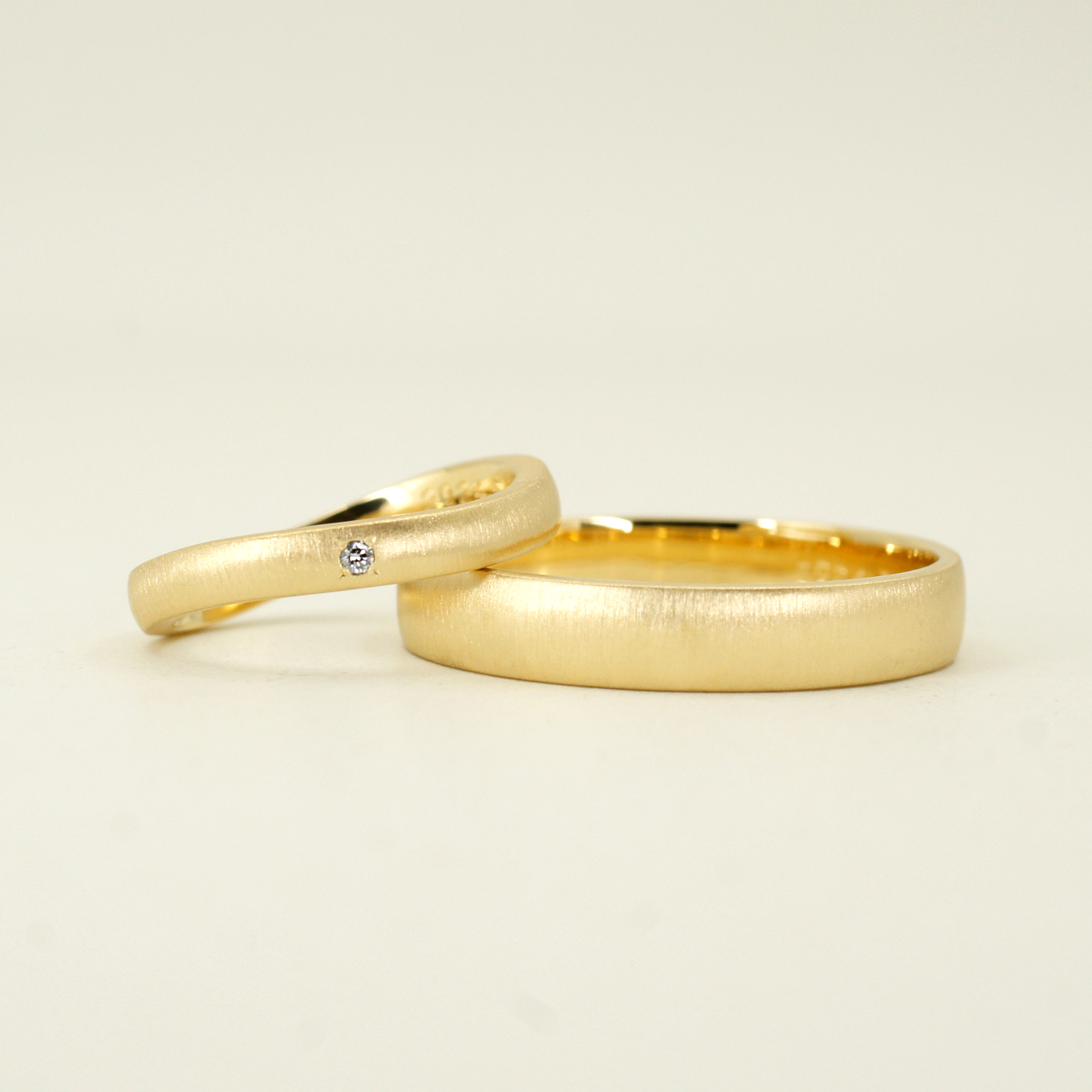 縦ヘアライン加工で仕上げて落ち着いた雰囲気に(m9984)