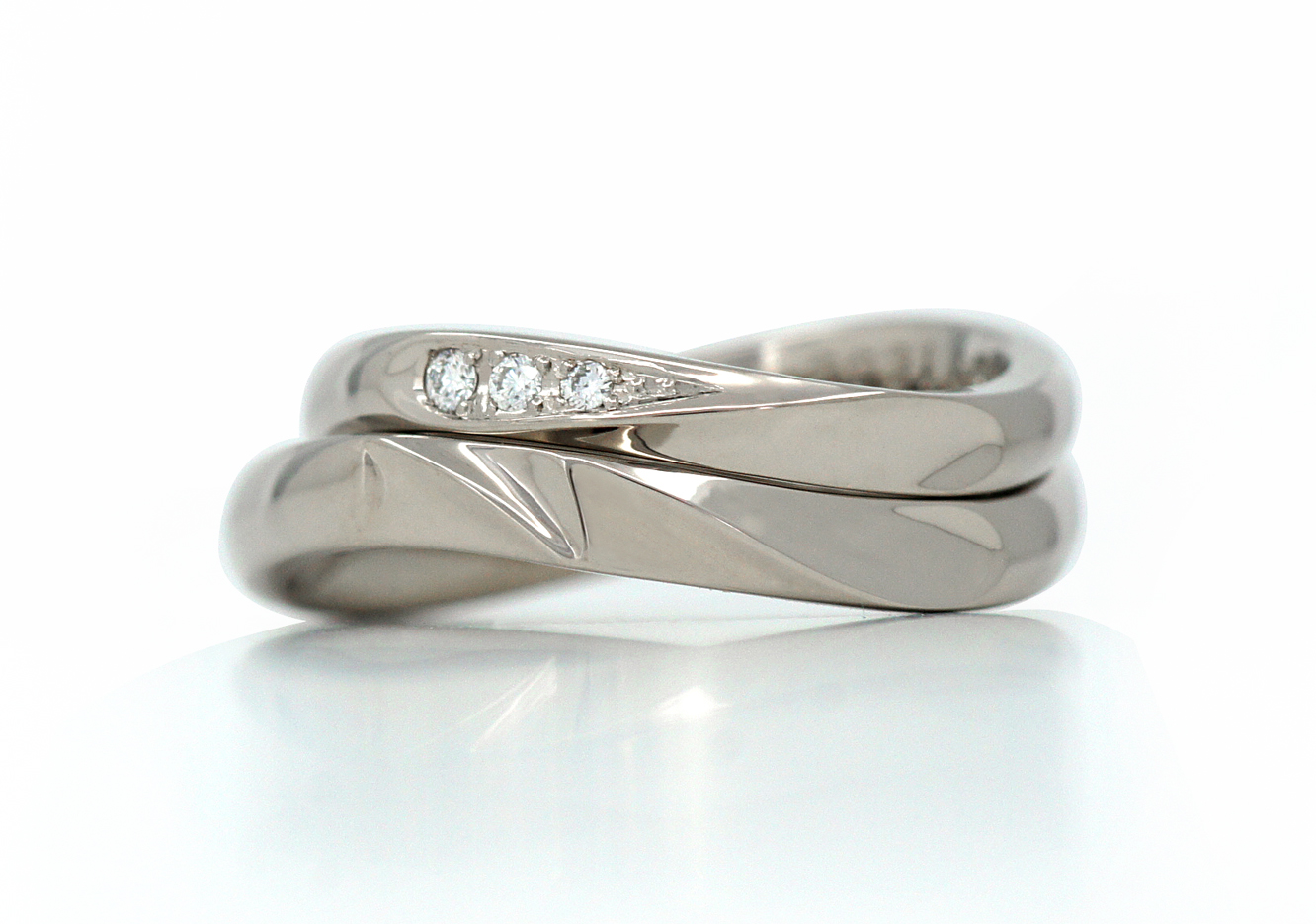 K18ホワイトゴールド製の結婚指輪