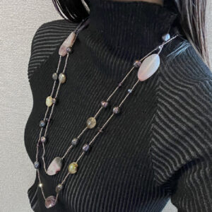 天然石のロングネックレス