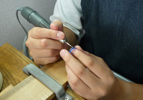 自分たちで制作する結婚指輪