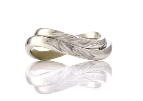 羽をデザインしたオーダーメイド結婚指輪