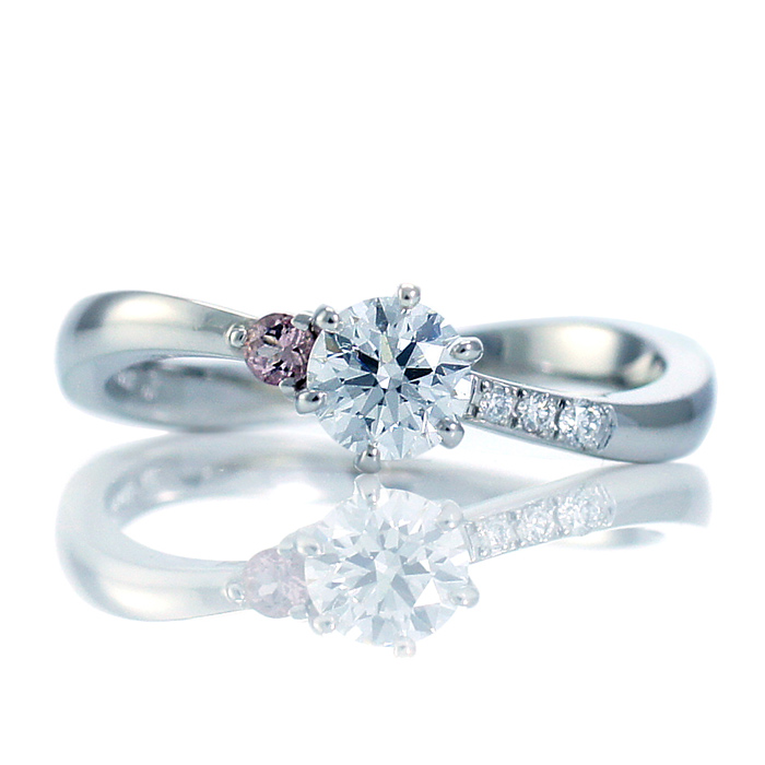 やさしいピンクが可愛い婚約指輪（Ｅ1906）