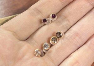 カラーストーンピアス