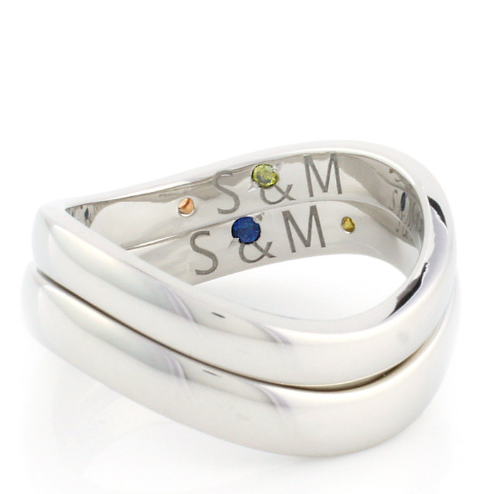 太陽とミル打ちでイニシャルを表現した結婚指輪（ｍ-8745）