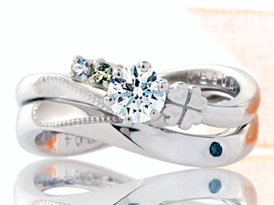 サプライズの婚約指輪と重ね着けできる結婚指輪で大満足。