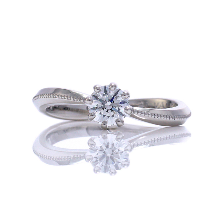長年身に着けたダイヤモンドペンダントを彼女への婚約指輪に(e-1940)