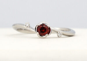 還暦祝いのガーネットリング