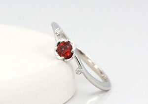 還暦祝いのガーネットリング
