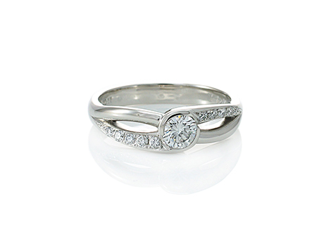 3本の指輪のダイヤを使用して特別な1本の指輪に変身⭐
