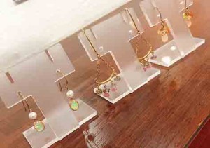 ピアス