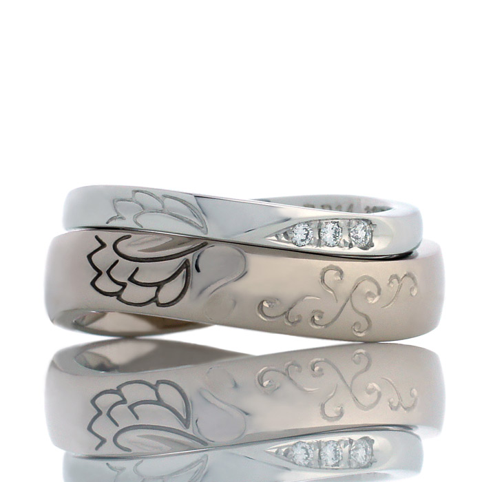 ‘シロツメクサ’をセットデザインにした結婚指輪（ｍ-9144）