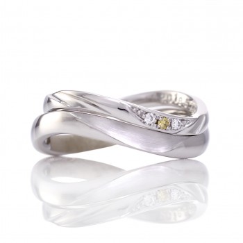 流れるようなラインが上品なデザインの結婚指輪(m9647)