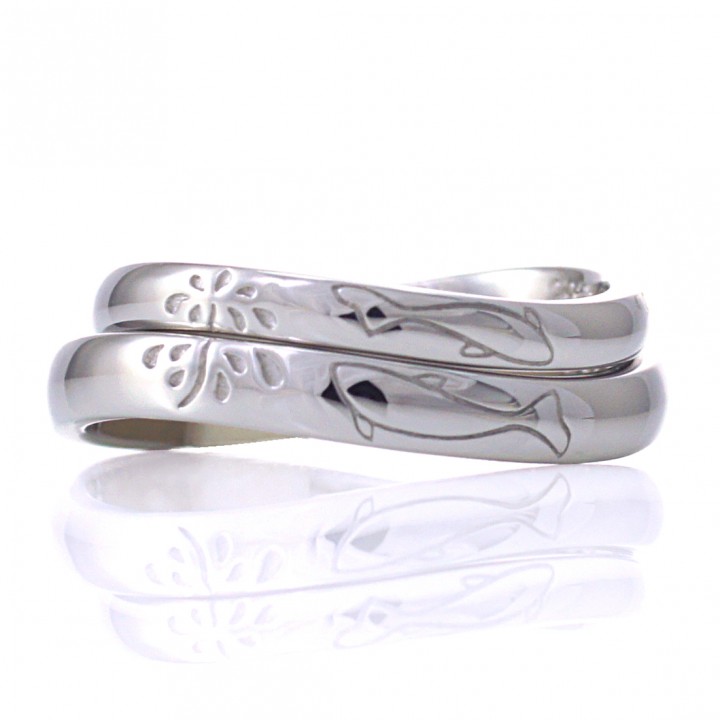 花火と金魚の彫り模様を加えた結婚指輪(m9850)